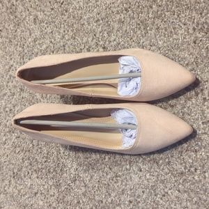 Women's size 7 Nude pointed stiletto heels, 2.5 inch heel, brand new suede